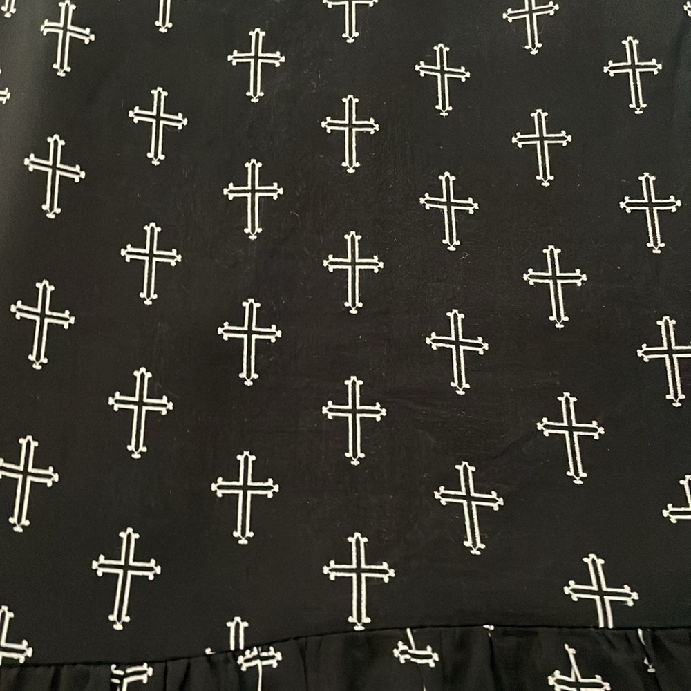 ♥️Forever 21♥️ Black and white sleeveless, high low button-down size (small) - Picture 7 of 7